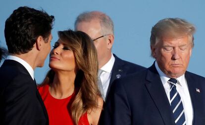 La primera dama estadounidense, Melania Trump, junto al presidente de EE UU, Donald Trump, y el primer ministro de Canadá, Justin Trudeau, en el G7 en Biarritz. 