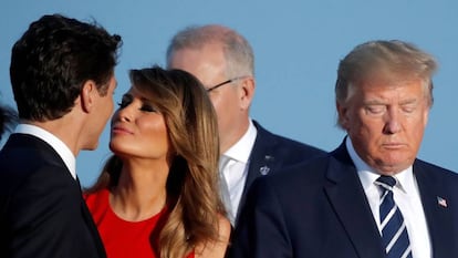 La primera dama estadounidense, Melania Trump, junto al presidente de EE UU, Donald Trump, y el primer ministro de Canadá, Justin Trudeau, en el G7 en Biarritz. 
