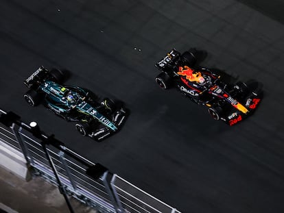 Fernando Alonso y Max Verstappen durante el Gran Premio de Arabia Saudí, el pasado 19 de marzo.