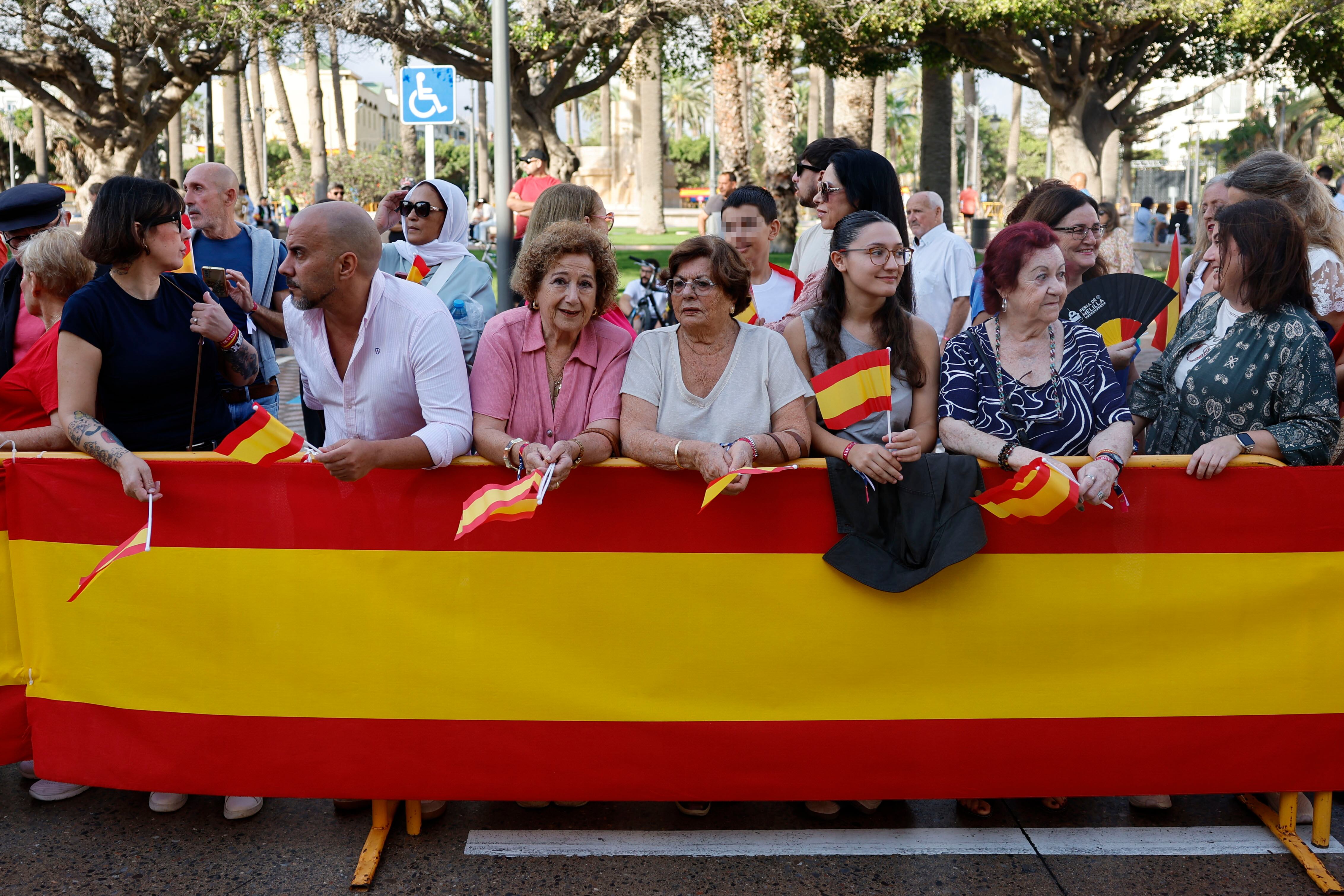 La visita de los Reyes a Melilla, en directo | Cientos de personas esperan para recibir a Felipe VI y Letizia en Melilla