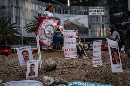 Familiares de desaparecidos se congregaron en la glorieta de la palma de Ciudad de México