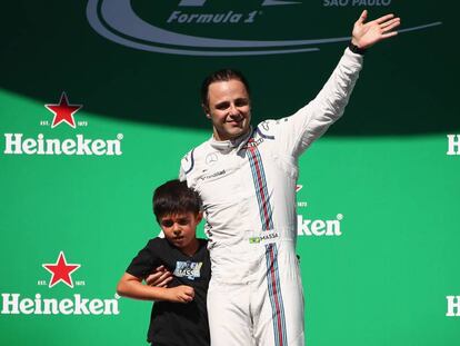 Massa, con su hijo, tras el GP de Brasil.