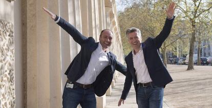 El responsable de marketing de Ryanair, Kenny Jacobs, y el director financiero de la aerolínea, Neil Sorahan.
