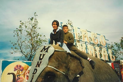 María y Rafa González Villanueva de niños en el Circo Mundial.