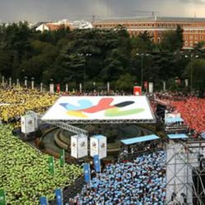 Miles de madrileños apoyan en Cibeles la candidatura de Madrid 2016