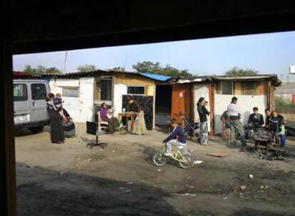 Inmigrantes rumanos en las chabolas de la Cañada Real Galiana.