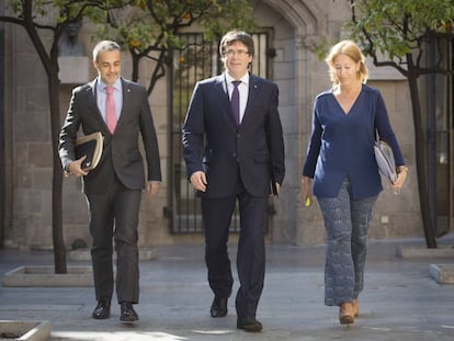 Joan Vidal, Carles Puigdemont i Neus Munté aquest dimarts a punt d'entrar al Consell Executiu.
