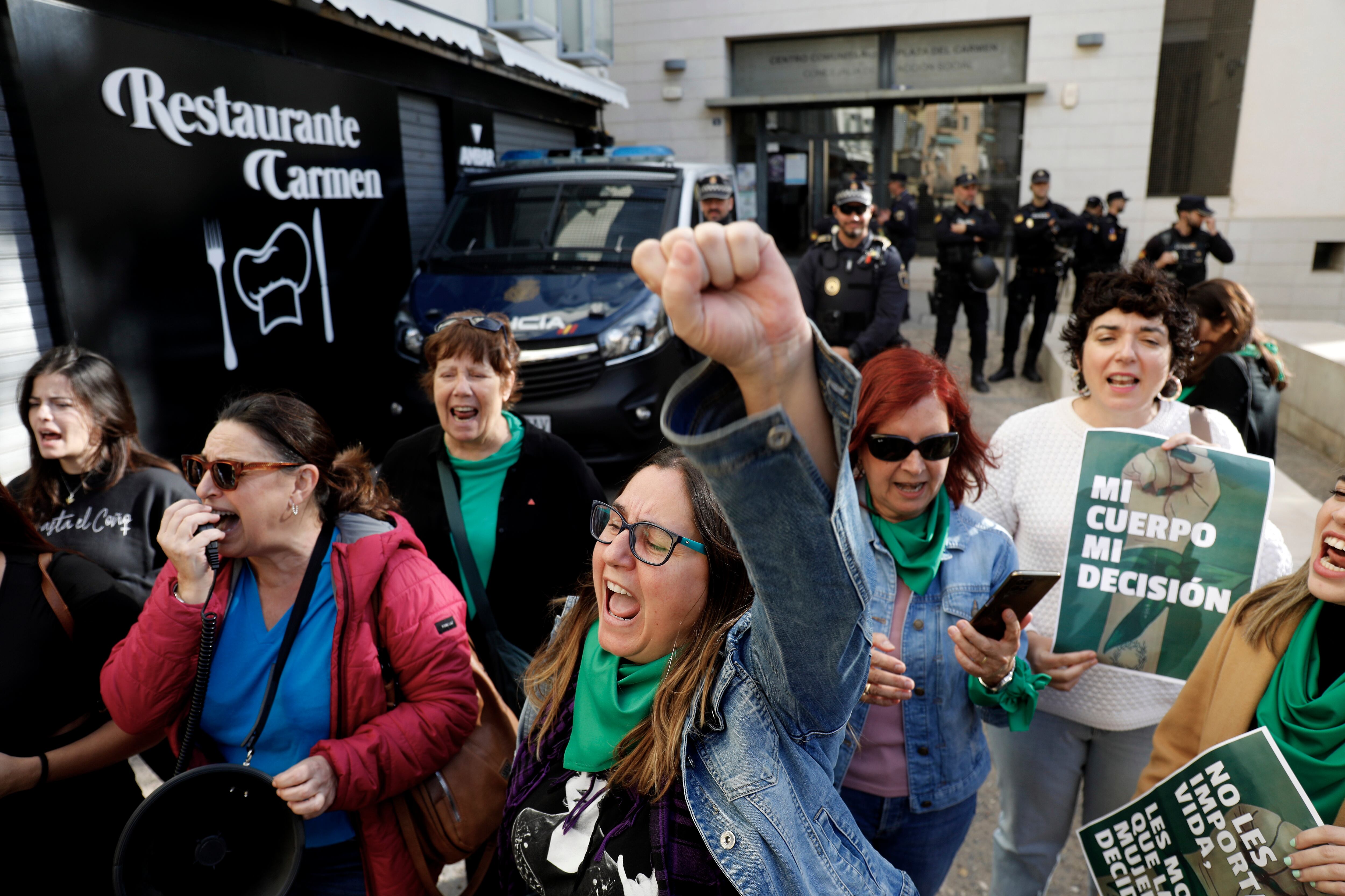 El PP de Alicante inaugura una oficina de ayuda a la maternidad exigida por Vox