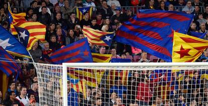 Estelades en un partit de Champions al Camp Nou.