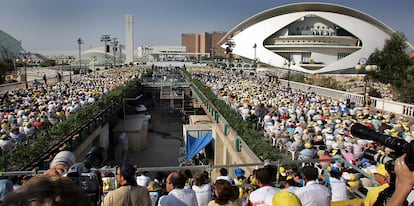 La Ciudad de las Ciencias de Valencia para la misa del papa Benedicto XVI en 2006.