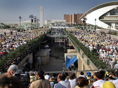 La Ciudad de las Ciencias de Valencia para la misa del papa Benedicto XVI en 2006.