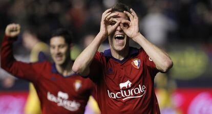 Roberto Torres celebra el tercer gol de Osasuna