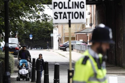 Ambiente electoral en un colegio electoral en Londres.