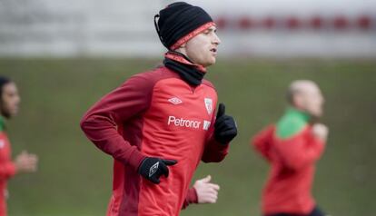 Amorebieta, en un entrenamiento.