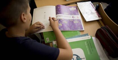 Un alumno de un colegio de educación de infantil y primaria, en Sevilla.