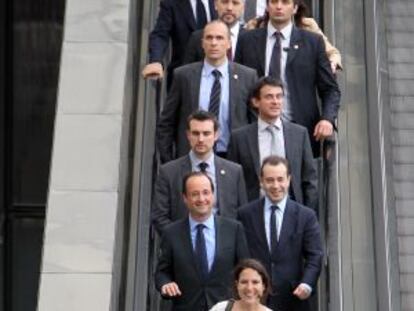 Mazarine Pingeot, acompañada del presidente François Hollande y de su séquito.