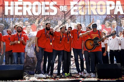 La selección española de baloncesto, campeona de Europa celebra su historia en la Plaza del Callao de Madrid.