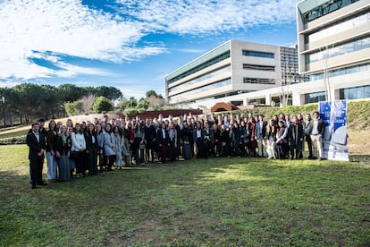 Foto de familia de la promoción 2024 de nuevos notarios en el Centro Tecnológico del Notariado en Sant Cugat del Vallés (Barcelona).