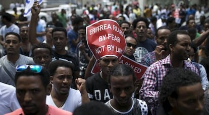 Alrededor de 300 inmigrantes eritreos se manifiestan el pasado 25 de julio en Ramat Gan, cerca de Tel Aviv (Israel).