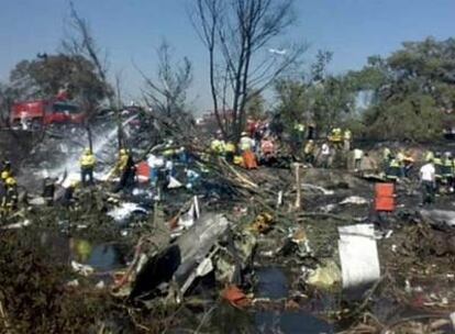 El lugar donde se estrelló el avión de Spanair, poco después del siniestro.