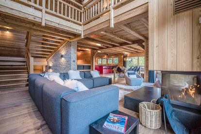 Salle-les-Alpes (Francia): Se encuentra en la exclusiva estación de Serre Chevalier Vallée Briançon, el chalet tiene capacidad para 11 personas con cuatro dormitorios y otros tantos cuartos de baño. Cuenta además con una sala de fiestas, sauna y piscina cubierta.  Precio: 510 euros la noche