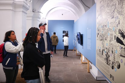 Visitantes en el Museo Nacional, en Bogotá, el 22 de noviembre de 2024.