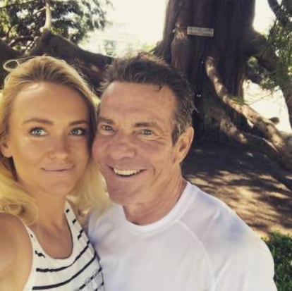 Dennis Quaid y su novia, Santa Auzina, en 2017. 