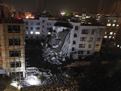 Vista de un edificio destrozado tras una explosi&oacute;n en Liuzhou (China), el 30 de septiembre de 2015. 