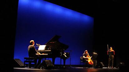 Wim Mertens Trio actúa en el Olympia