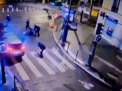 Una persecución policial en París termina en un choque de vehículos