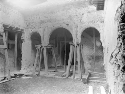 El Patio del Harén de la Alhambra de Granada, antes de la restauración de Leopoldo Torres Balbás.