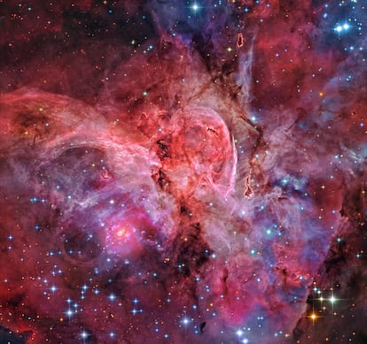 La Gran Nebulosa Carina, también conocida como NGC 3372, es una de las regiones de formación estelar más grandes de nuestra galaxia.