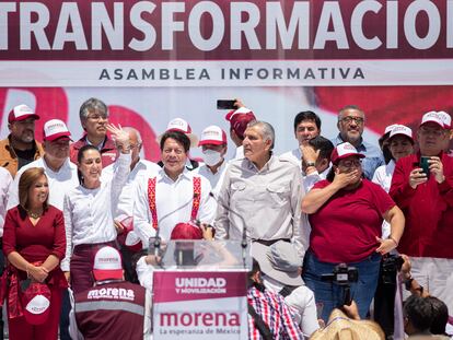 Adán Augusto López, Mario Delgado, Claudia Sheinbaum, Citlalli Hernández y Marcelo Ebrard Casaubón en una asamblea del partido.