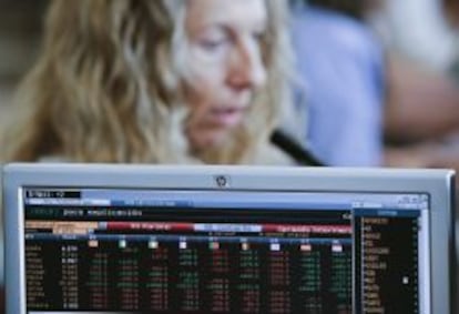 Aspecto de ls oficinas en Madrid de Ahorro Corporación, grupo de servicios financieros encargado de la subasta de bonos y letras del Tesoro Público español.