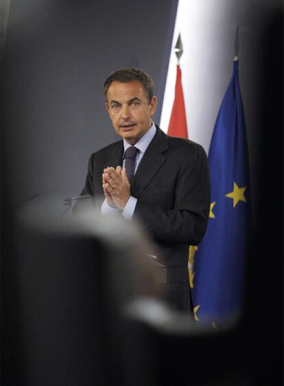 Zapatero durante su comparecencia en La Moncloa el pasado jueves.