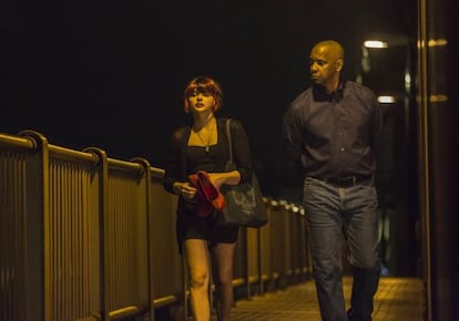 Los actores Denzel Washington y Chloë Moretz en 'El protector'.