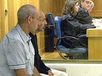 Santi Potros (izquierda) y Rafael Caride, ayer, en el juicio.