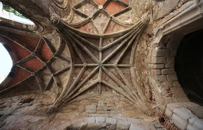 Detalle de uno de los techos del monasterio cisterciense de Santa María la Real de Valdeiglesias, en Pelayos de la Presa.