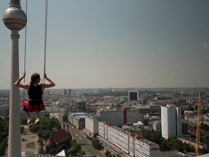 El columpio más alto de Europa, en Alexanderplatz, la céntrica plaza de Berlín.