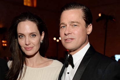 Angelina Jolie a Brad Pitt

Antes de sumergirse en un traumático divorcio, la actriz no dudó en agasajar a su por entonces pareja con todo tipo de presentes. Desde una isla en la costa de Nueva York a la máquina de escribir original de Ernest Hemingway. Eso sí, ninguno llega a la extravagancia del collar de sangre que se intercambió con Billy Bob Thorton cuando salían juntos.