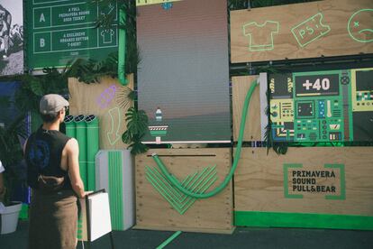 Esta edición, Pull&Bear y Primavera Sound instalaron una plataforma interactiva para reciclar las botellas de plástico PET.