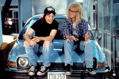 'Wayne’s World ¡Qué desparrame!' (Penelope Spheeris, 1992)
	

	Mike Myers y Dana Carvey compusieron una de las parejas más delirantes y gamberras de la década de los noventa mientras rendían homenaje como rockeros sin complejos y mitómanos irreductibles a las clásicas deportivas.