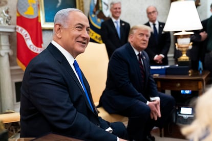 Benjamín Netanyahu (izquierda) y Donald Trump, en la Casa Blanca en 2020.