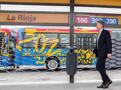 El presidente Mauricio Macri, durante la inauguración de una nueva línea de Metrobus en las afueras de Buenos Aires, el 10 de octubre pasado. 