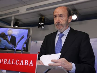 El candidato socialista, Alfredo Pérez Rubalcaba, en Ferraz