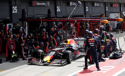 Red Bull, cambiando las ruedas de Verstappen en Silverstone. 
