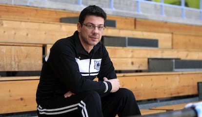 El entrenador Fotis Katsikaris durante una sesión de entrenamiento.