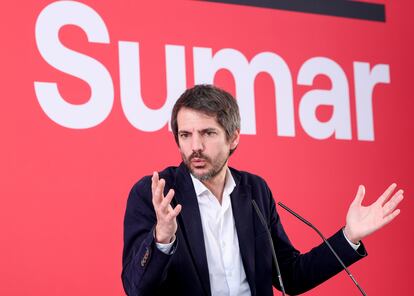 El portavoz de Sumar, Ernest Urtasun, durante una rueda de prensa este lunes en Madrid.