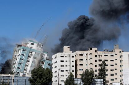 Um porta-voz militar israelense agregou que o Hamas escolheu esse edifico para abrigar seus material precisamente devido à presença de meios de comunicação ali, que, segundo ele, são "utilizados como escudos humanos" das milícias islamistas.