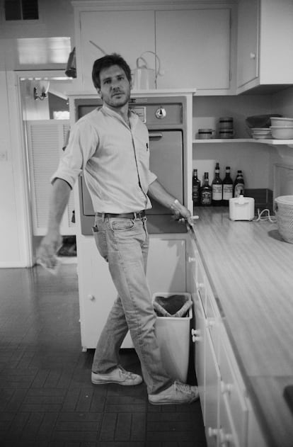 Harrison Ford en su casa de Beverly Hills en 1981.